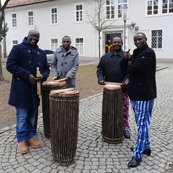 Einzug mit ruandesischen Trommelern
